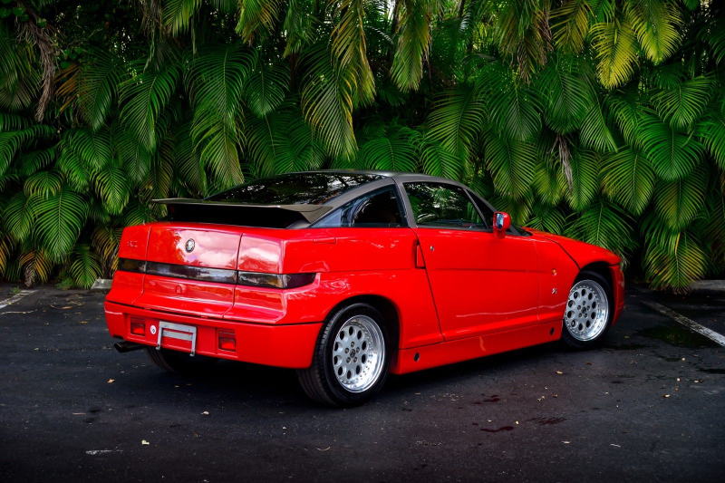Illustration for article titled At $60,000, Could This 1990 Alfa Romeo S.Z. Prove That Beauty Is (Hopefully) More Than Skin Deep?